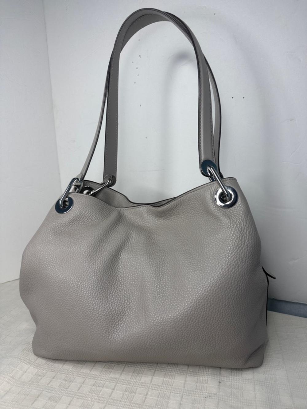 Michael Kors Raven Large Pebbled Leather Tote, Pearl Grey Bag /Wallet set. - Picture 3 of 15